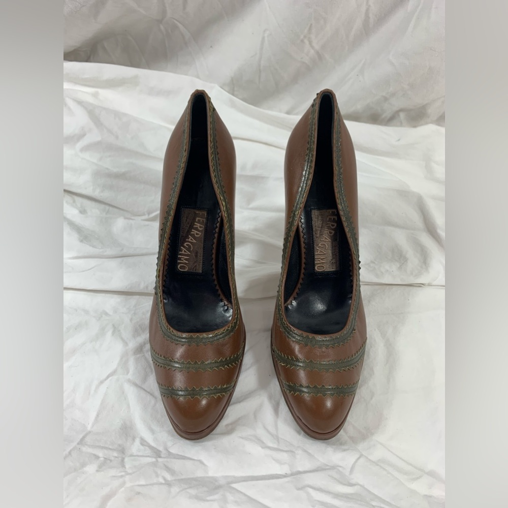 Vintage women brown SALVATORE FERRAGAMO stitched heels pumps 7 B